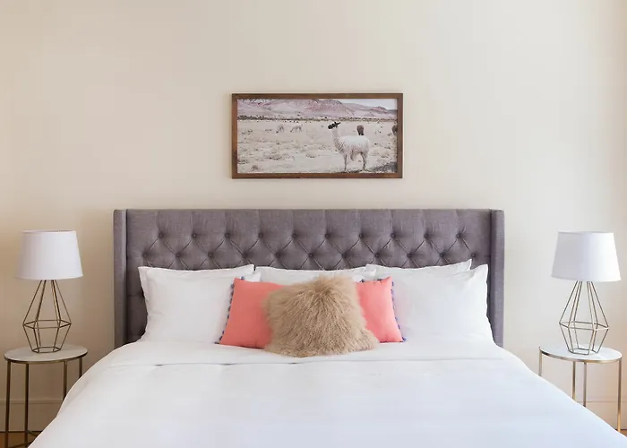 Sophisticated 1Br In C.B.D. By Sonder
